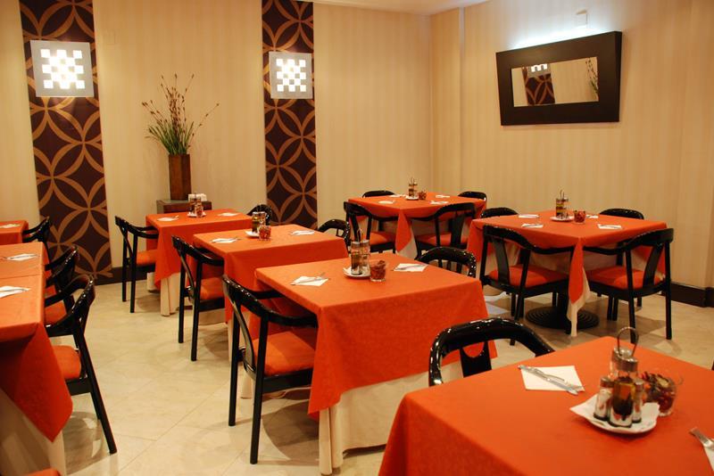 ホテル ヴィラ デ バラハス マドリード レストラン 写真